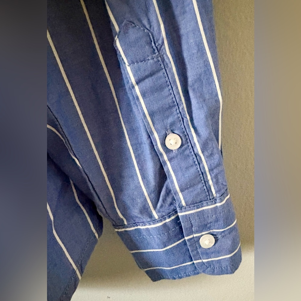 ❤️ Old Navy Classic Blue and White Striped Women’s Button Down Shirt Size L - Picture 4 of 5